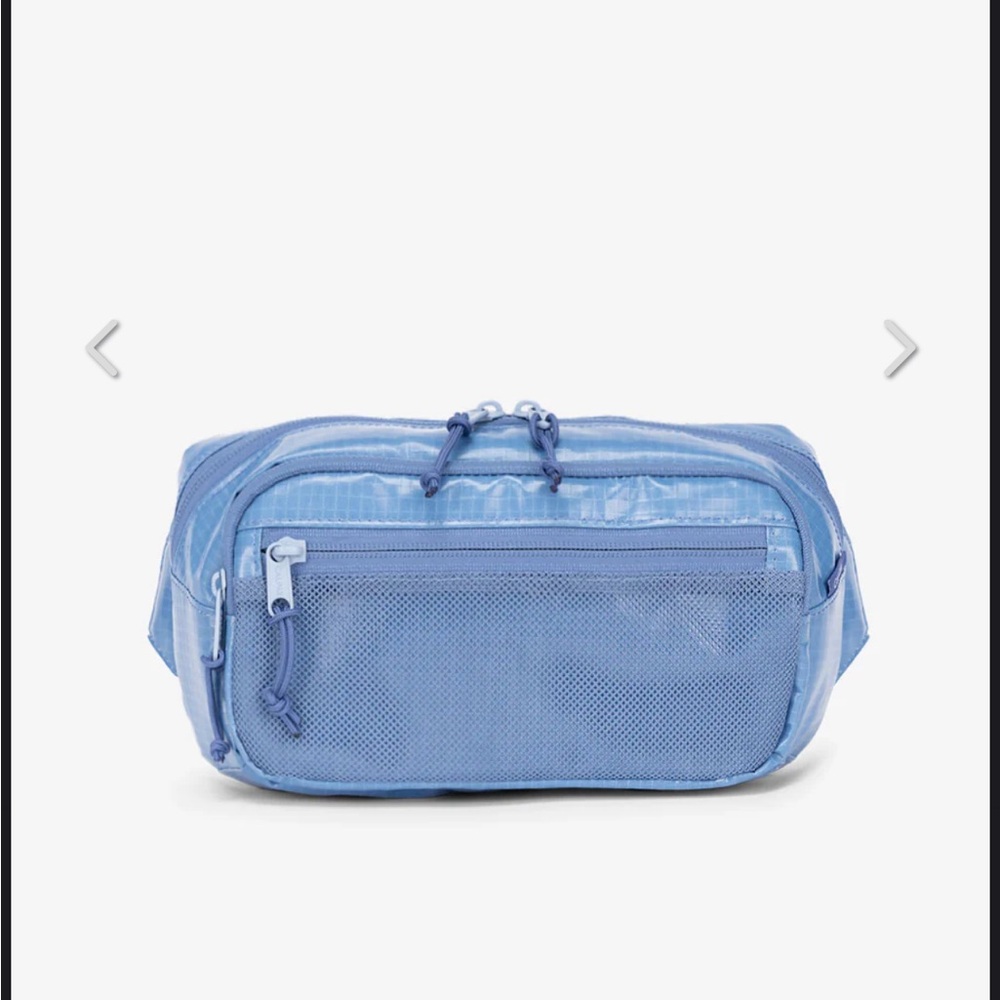 Terra Small Sling Bag in Glacier